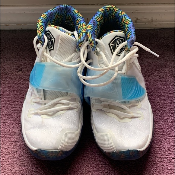 Nike Kyrie 6, sell for 170, hardly worn, 150 obo - Picture 2 of 4